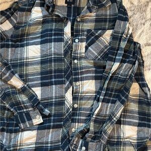 GAP Women’s Navy and Cream Plaid Button Down Shirt